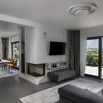 Nadja Zadarvillas *
