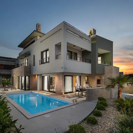 Nadja Zadarvillas *