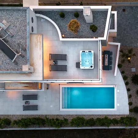 Nadja Zadarvillas *