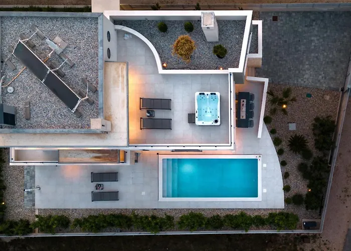 Nadja Zadarvillas *